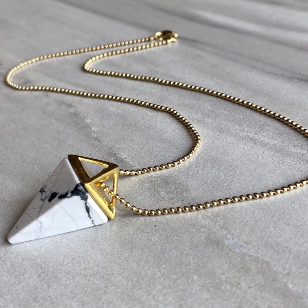 Last 1! 🌟Amethyst Crystal Pyramid Necklace - Picture 5 of 6